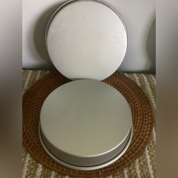 🎂 WILTON 9” cake pan set 1987 Vintage EUC - Picture 2 of 7